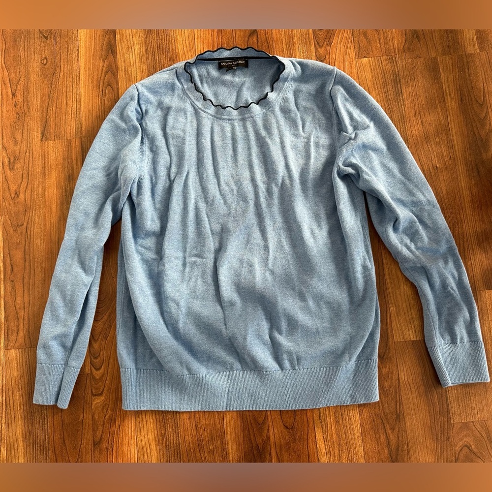 Banana Republic sweater - light blue - women’s- scalloped neckline detail